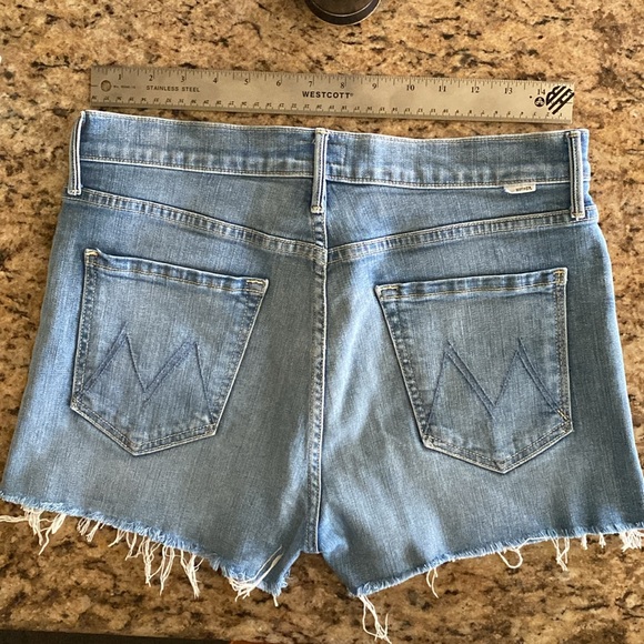 MOTHER The Pixie Dazzler Short Fray Size 30 in Blowing Kisses - Picture 3 of 4